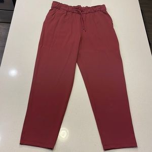 Lululemon on the fly size 10